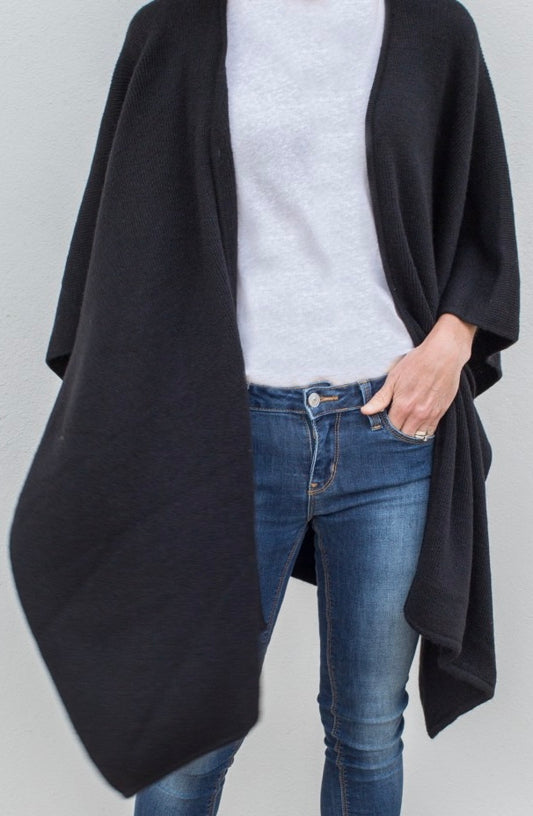 Alpaca Ruana black